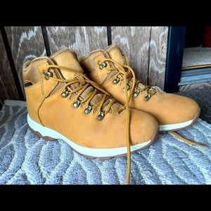 Propet Womens 10wide hiking boot